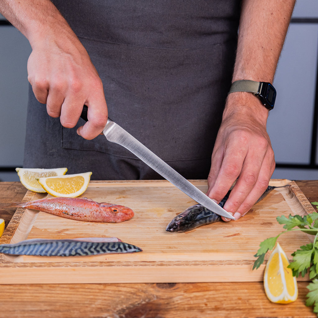 Couteau à filet le poisson Pakka Kotai Réunion, découpe anguille