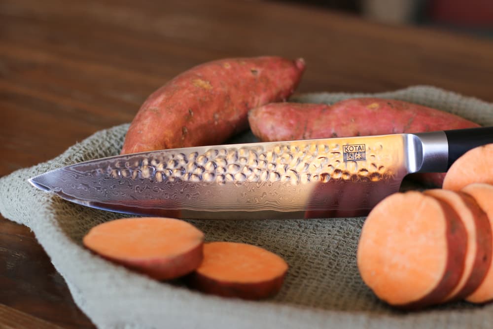 Couteau Gyuto Pakka Damas Kotai Réunion, découpe patate douce