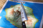 Couteau Petty Tsubame Kotai Réunion sur carte de l'île.