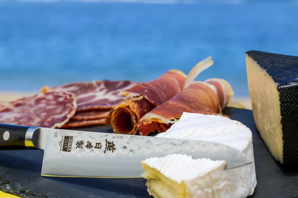 Couteau Petty Tsubame Kotai Réunion, fromage et charcuterie