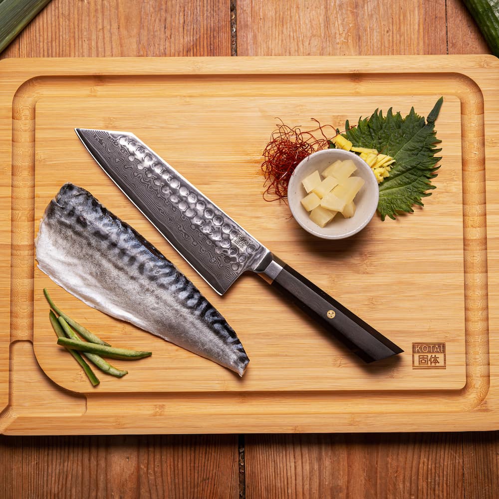 Couteau Santoku Bunka Damas Kotai Réunion, découpe poisson