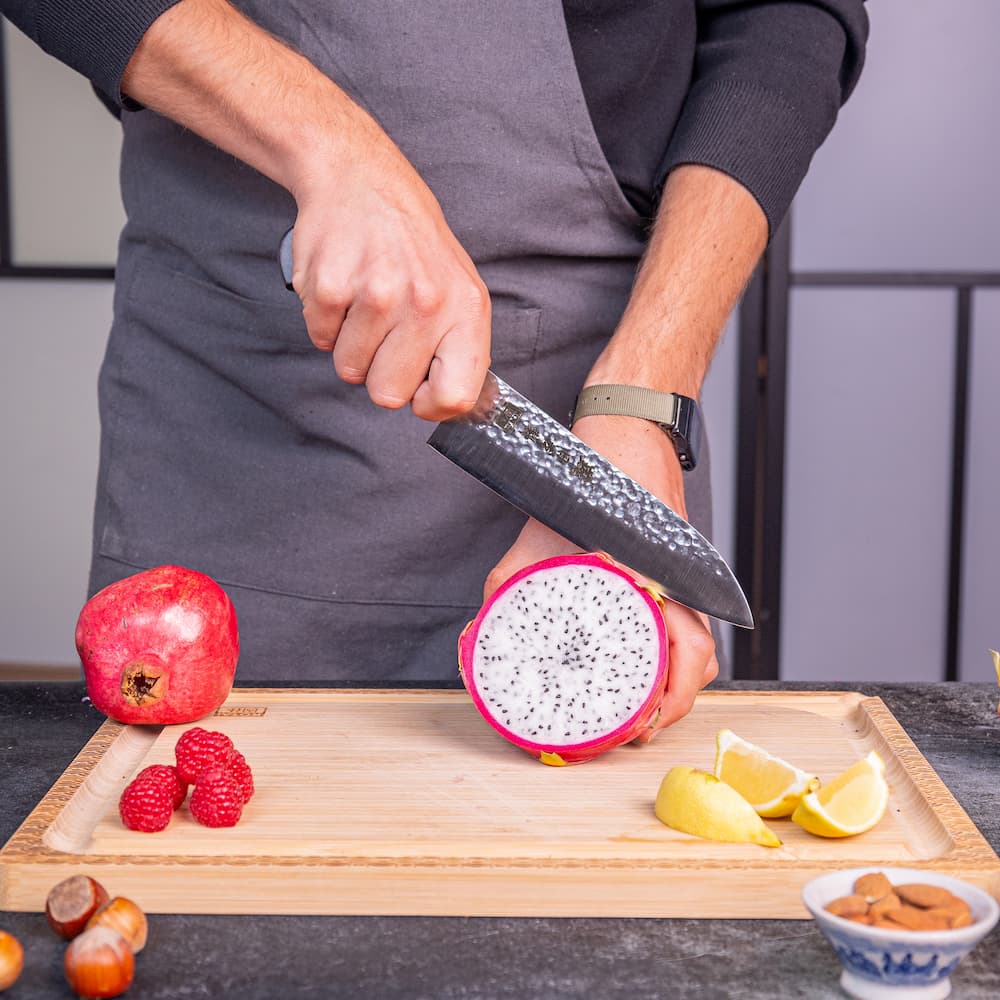 Couteau Santoku Tsubame Kotai Réunion; découpe pitaya