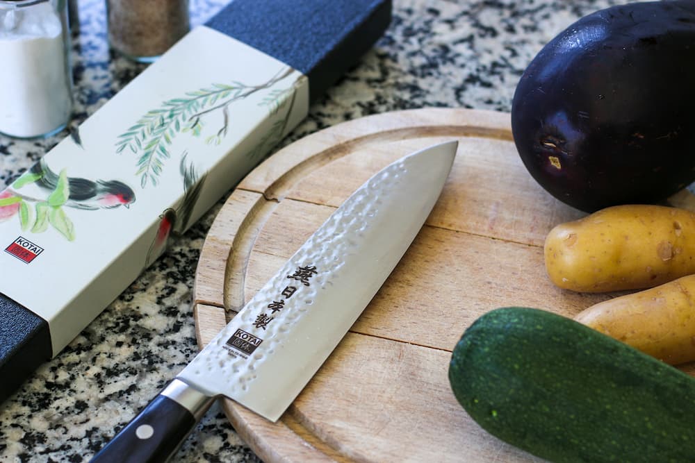 Couteau Santoku Tsubame Kotai Réunion, cuisine créole