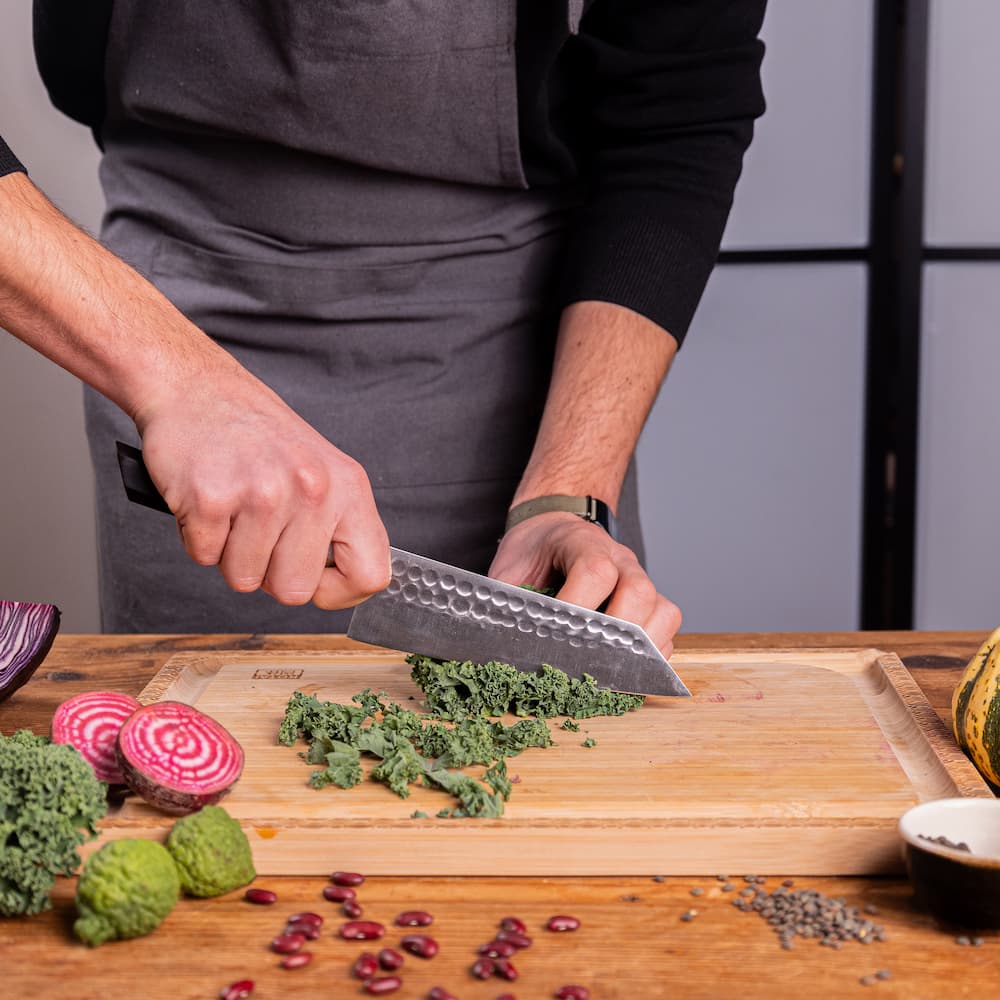 Couteau Santoku Bunka Kotai Réunion, découpe herbes