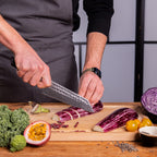 Couteau Santoku Bunka Kotai Réunion, découpe bringelle