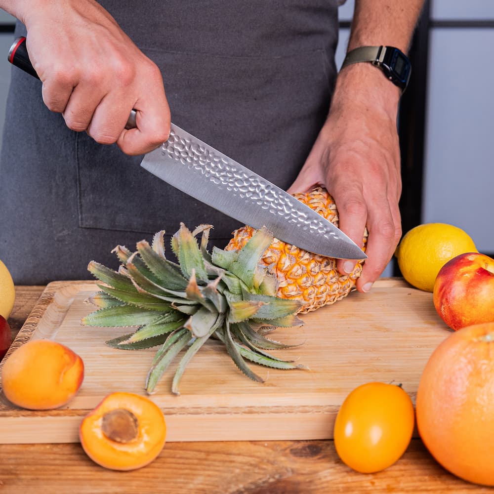 Couteau de chef Gyuto Pakka Kotai Réunion, découpe ananas